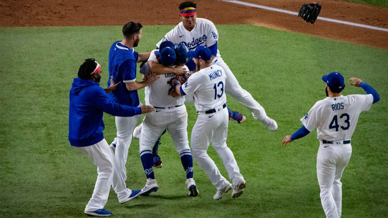  Dodgers rally to beat Rays, capture first World Series title since 1988