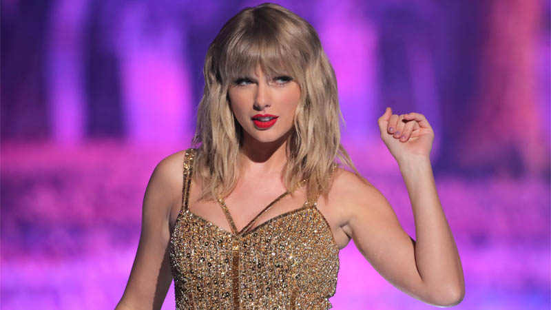  Taylor Swift Achieves Rare U.S. Chart Double