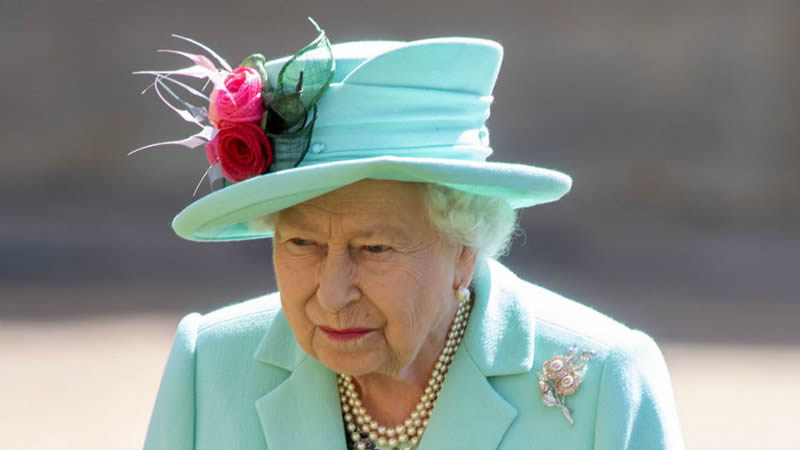  Queen Elizabeth returns to work after husband’s death