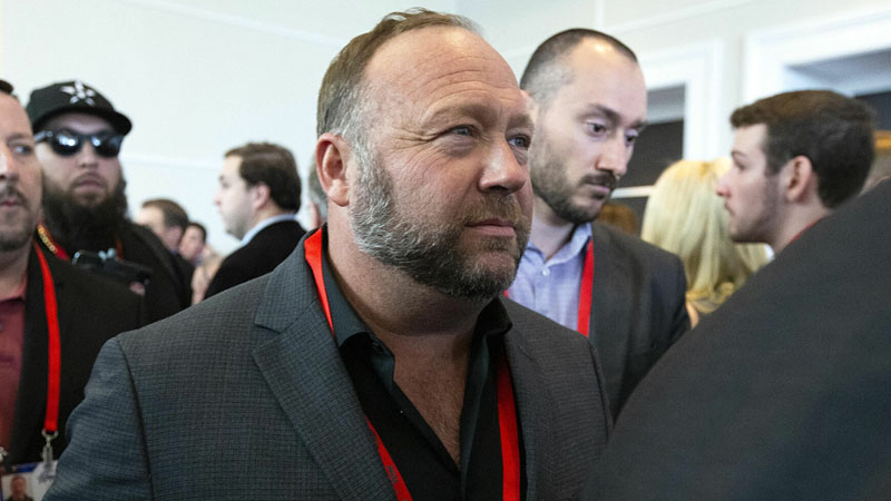  ‘So Stupid & So Dumb’: Alex Jones Met With January 6 Panel & Pleaded the Fifth ‘Almost 100 Times’