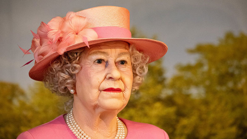  Queen Elizabeth Declines to Take Official Photo with Her Namesake Great-Granddaughter Lilibet