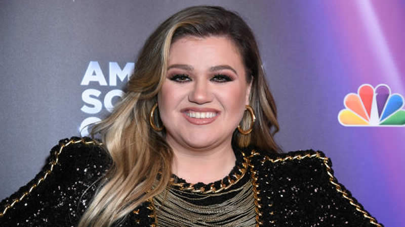  Kelly Clarkson and ex Brandon Blackstock reconciled on a Montana ranch, but now she’s dealing with a very ‘hole-y’ mystery