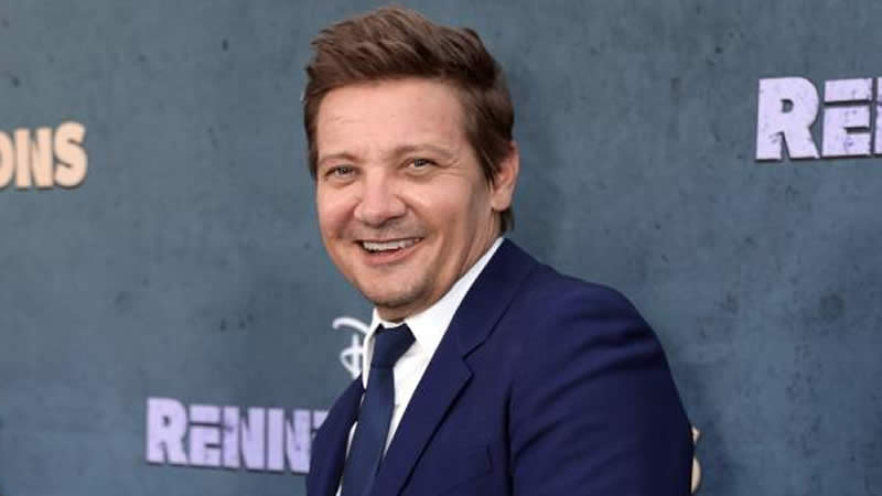  Jeremy Renner Shares Hilariously Brutal Message From Paul Rudd Following Accident