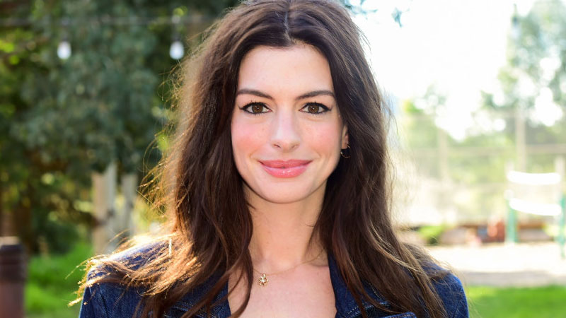  Anne Hathaway Shares Decision to Quit Drinking and Opens Up About Miscarriage After Five Years