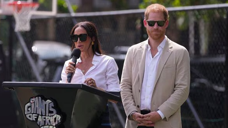  Prince Harry and Meghan Markle in a “Lose-Lose Situation,” Says Royal Correspondent