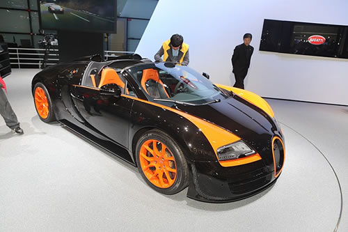 Bugatti Veyron 16.4 Grand Sport Vitesse World Record Car unveiled