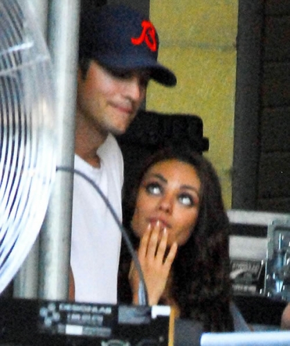 Ashton Kutcher and Mila Kunis laugh as they watch Robin Thicke from ...