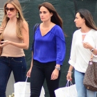  Sofia Vergara Towers Over her Pretty Cousins?