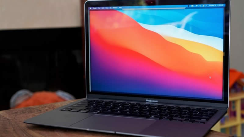 Apple MacBook Air M1 low $899