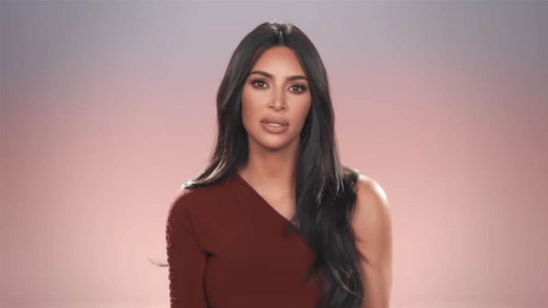  Kim Kardashian’s Iconic Crying Face Is Back as They Tell the KUWTK Crew the Show Is Ending