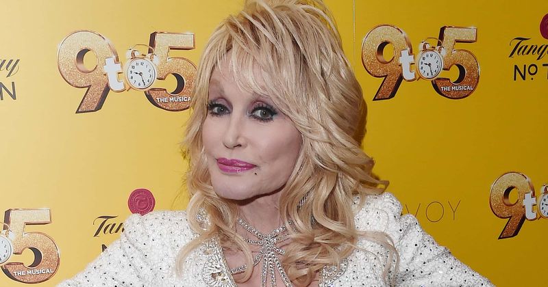  Dolly Parton Posts Throwback Photo With Husband Carl Dean; Fans React