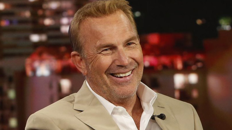  Kevin Costner steps out post-divorce with female companion amid romance
