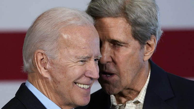  John Kerry Switches From Climate Crusader to Biden Campaign Trail in Surprise Move