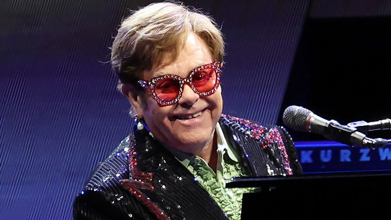  Elton John shares major health update regarding serious eye infection