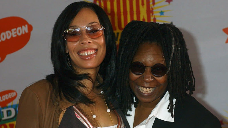  Whoopi Goldberg Reflects on Daughter’s Teen Pregnancy: “I Thought She Was Getting Revenge”